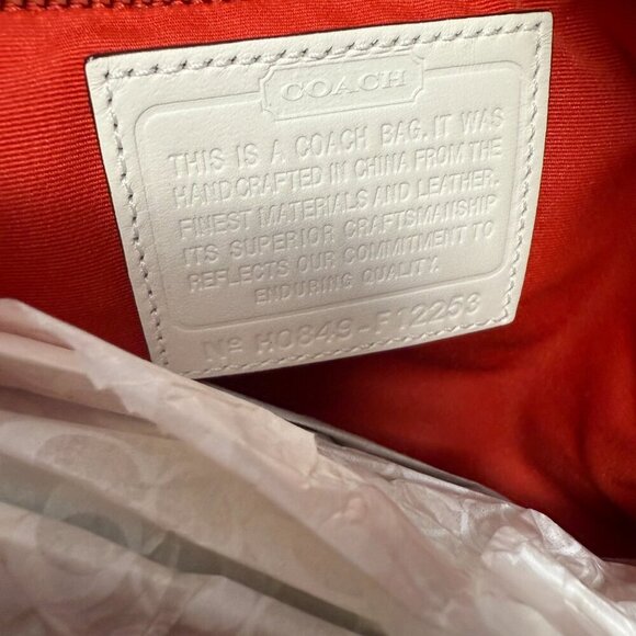 Coach Signature Canvas - Picture 4 of 4